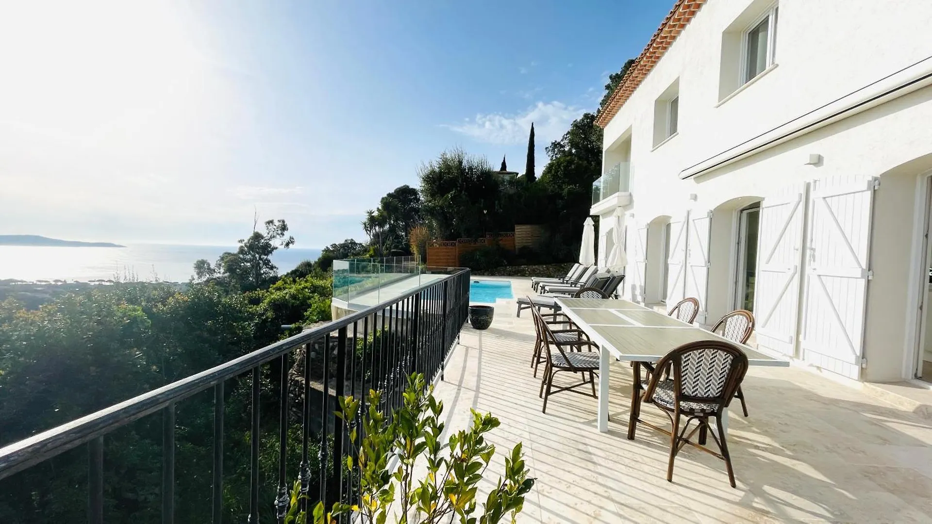 Couette-café Villa Cacharelle Vue Mer Cavalaire-sur-Mer France