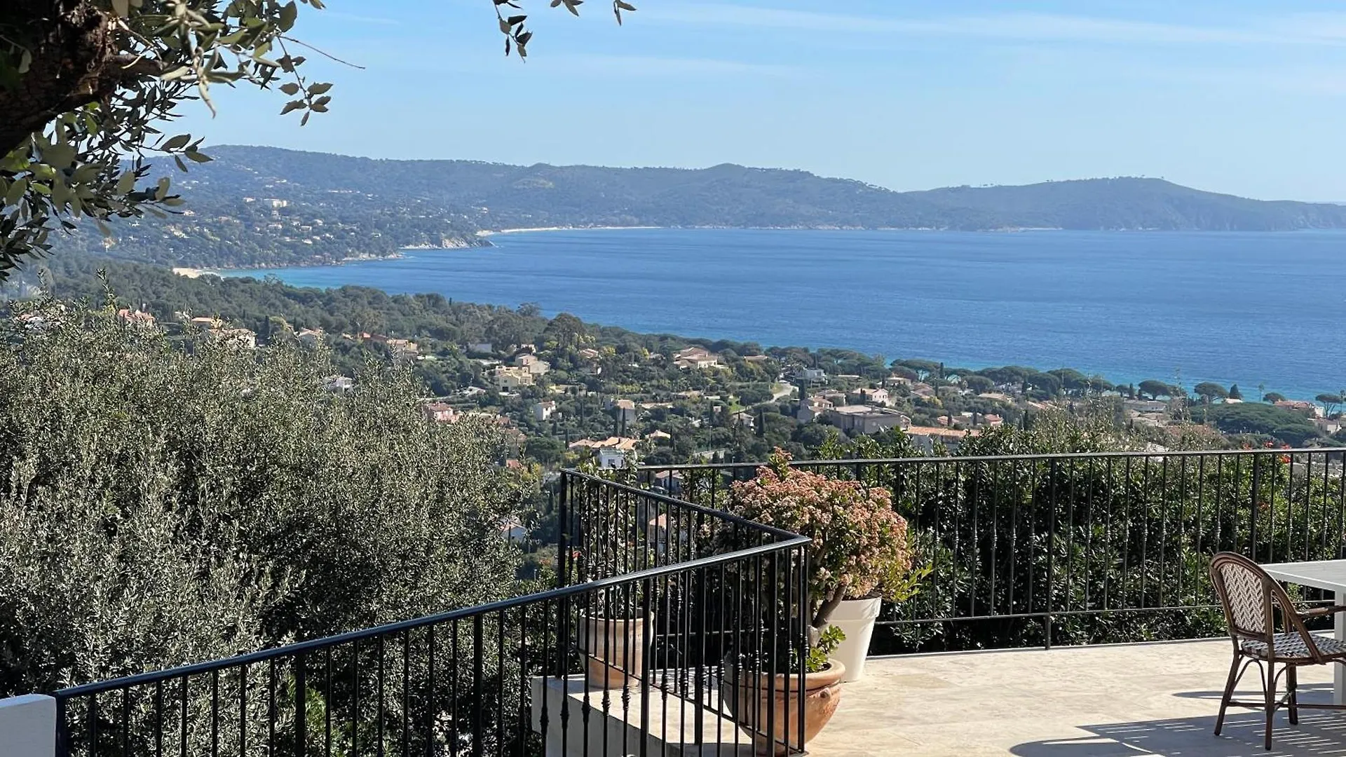 Couette-café Villa Cacharelle Vue Mer Cavalaire-sur-Mer France