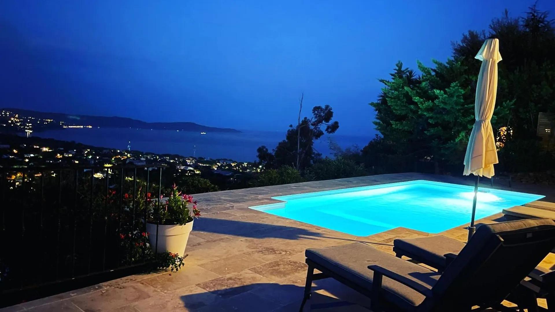 Villa Cacharelle Vue Mer Piscine Cavalaire-sur-Mer Bed & Breakfast