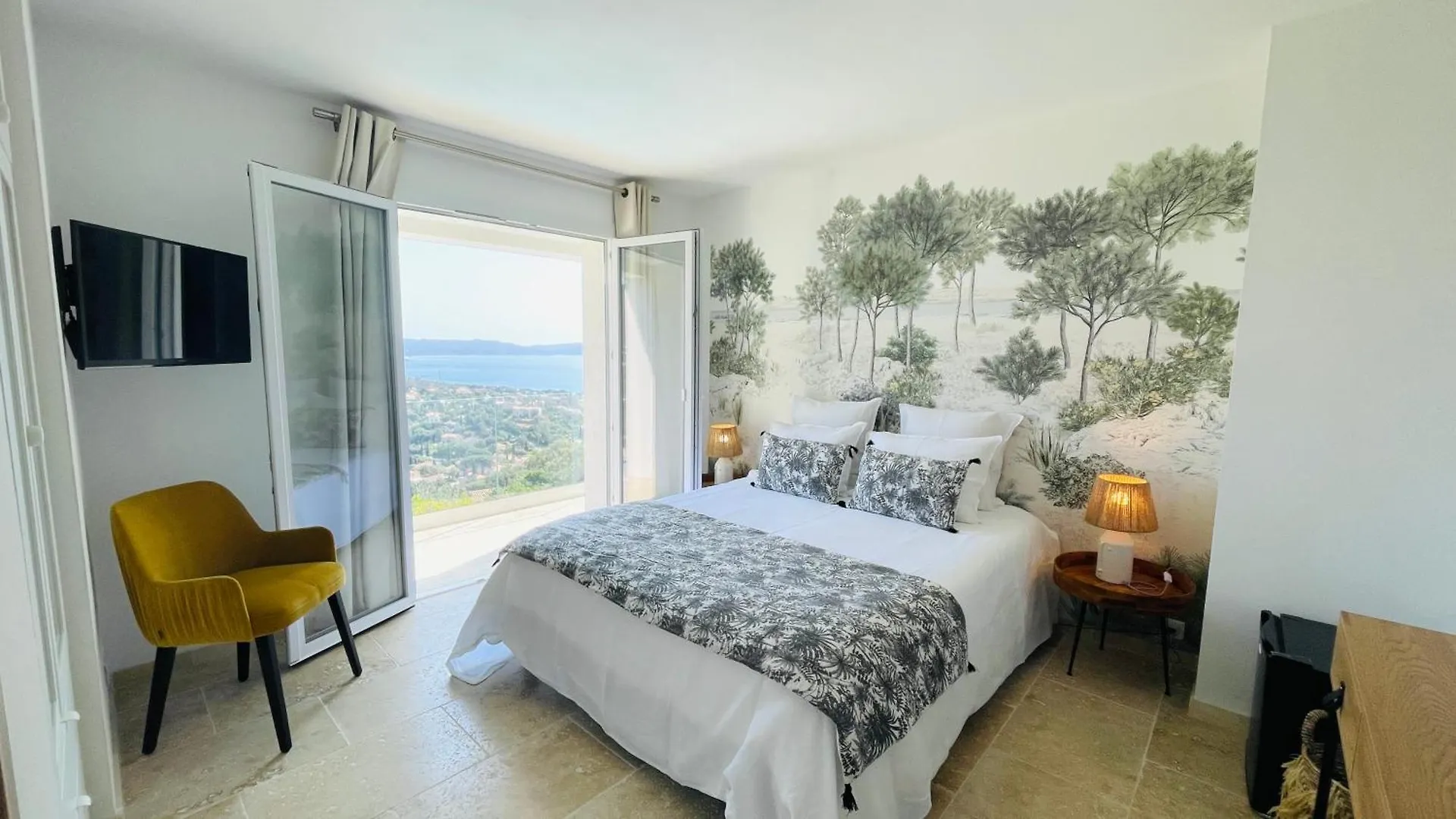 Villa Cacharelle Vue Mer Piscine Cavalaire-sur-Mer Bed & Breakfast